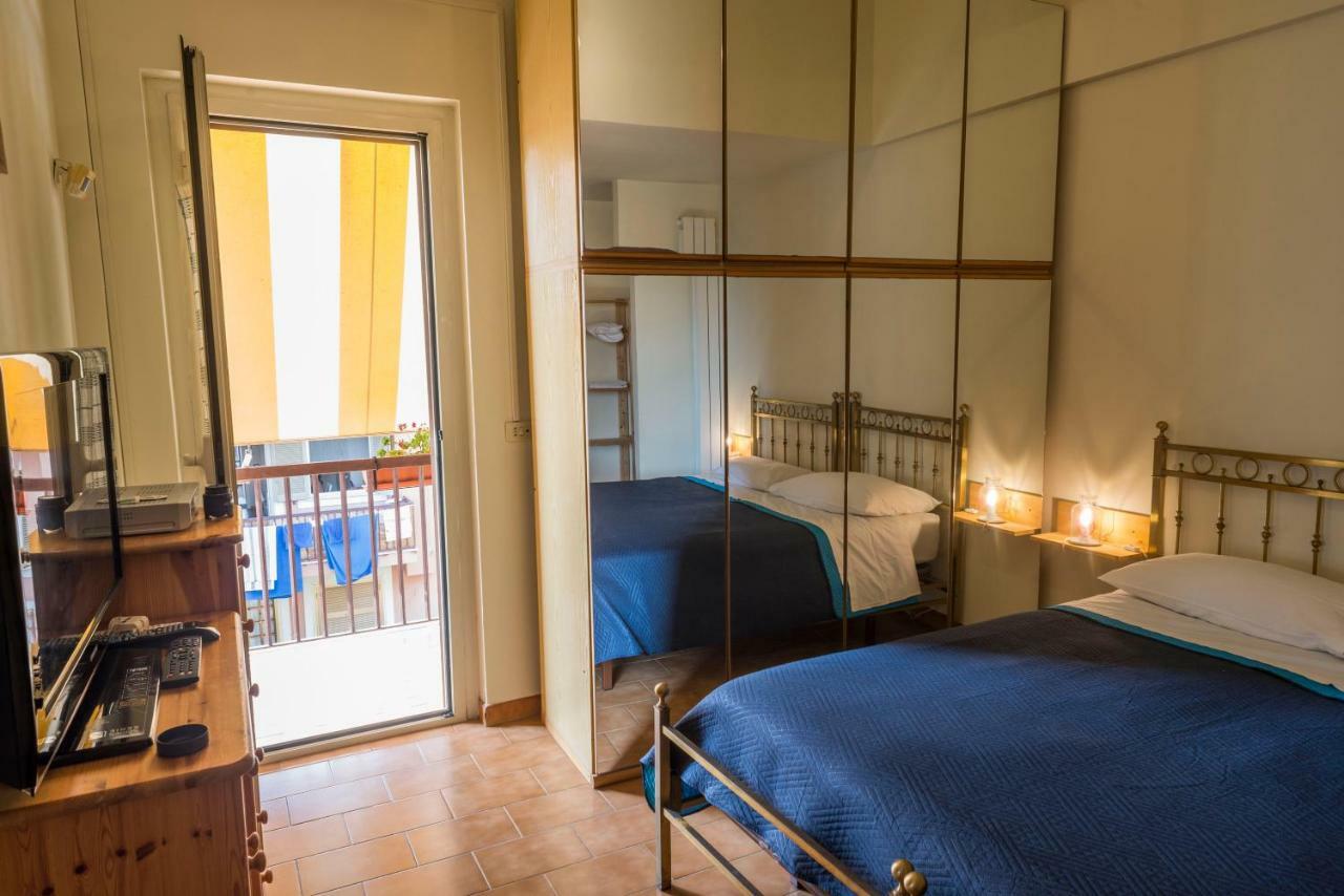 Bed & Breakfast Hotel California Terracina Exteriör bild