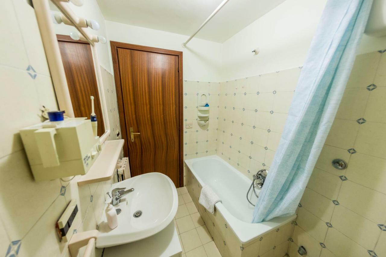 Bed & Breakfast Hotel California Terracina Exteriör bild