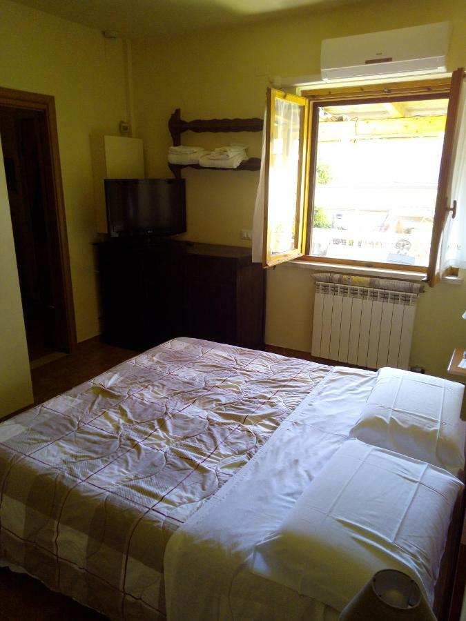 Bed & Breakfast Hotel California Terracina Exteriör bild