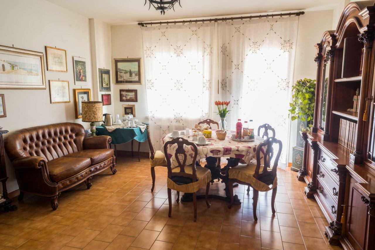 Bed & Breakfast Hotel California Terracina Exteriör bild