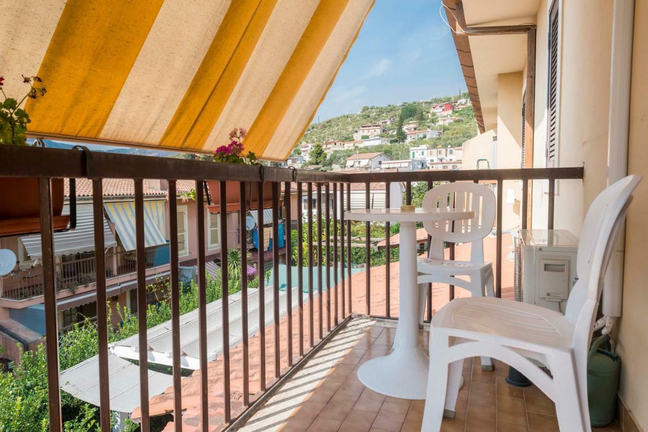 Bed & Breakfast Hotel California Terracina Exteriör bild