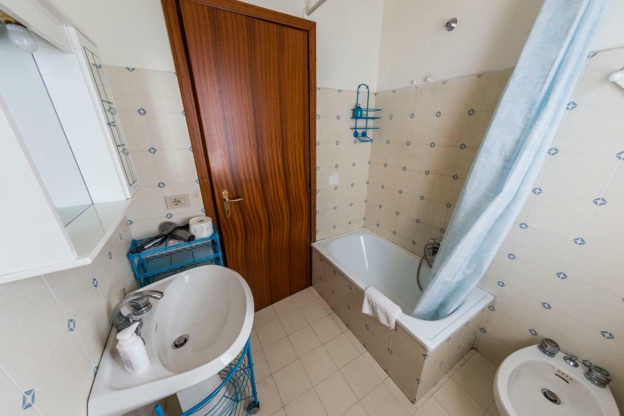 Bed & Breakfast Hotel California Terracina Exteriör bild